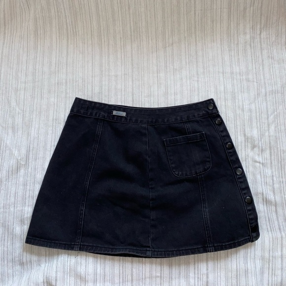 Cute Brandy Melville Gray Denim Front Button Skirt - Sz 27 Womens - Picture 2 of 8